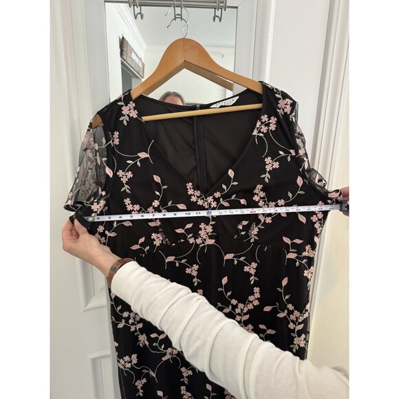 Estelle Dress Embroidered Floral V-neck Flutter Sleeves Women’s Plus Size 1X/ 18 - Picture 9 of 11